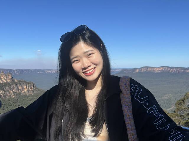 Rhodelle is looking for a room in West Singapore