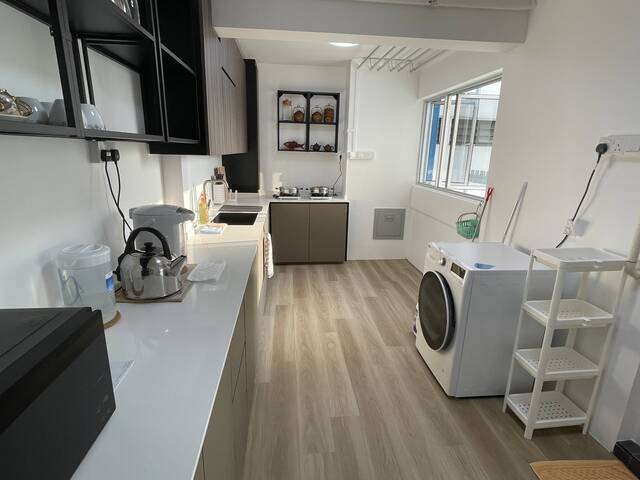 Whole house Newly Renovated! 1 spacious room HDB for rent in Paya Lebar/Aljunied/Macpherson area