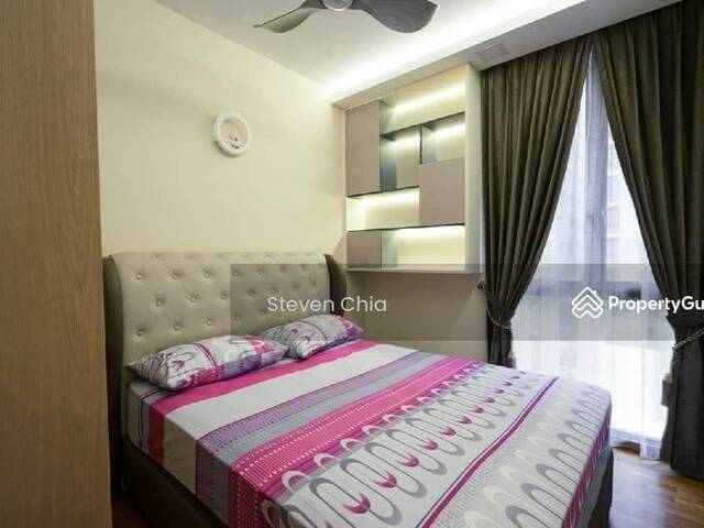 Pool view and 3 mins walk to LRT or 10 to 15 mins walk to MRT