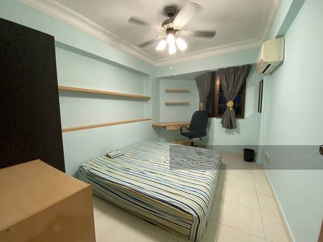 Quiet & Spacious Common Room Rent for Single or Couple/2 female @ Admiralty available! Corner Unit!!
