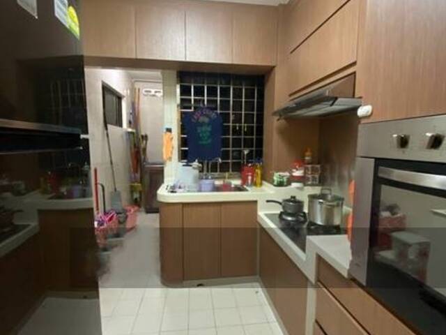 Quiet & Spacious Common Room Rent for Single or Couple/2 female @ Admiralty available! Corner Unit!!