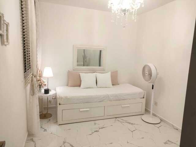 common room for rent