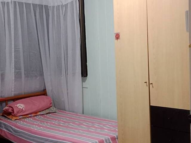 蔡厝港主人房(新冷气)要招一个女生搭房$580包水电网冷气可煮(两女一房)