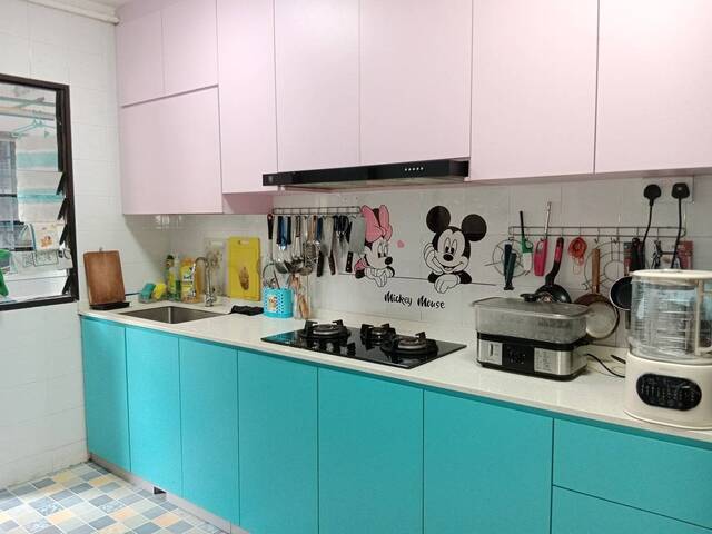 蔡厝港主人房(新冷气)要招一个女生搭房$580包水电网冷气可煮(两女一房)