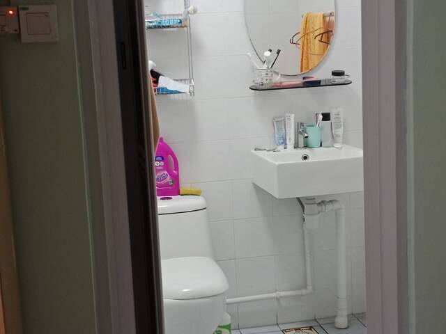 蔡厝港主人房(新冷气)要招一个女生搭房$580包水电网冷气可煮(两女一房)