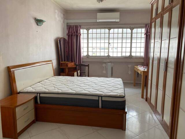 3 +2 Blk 203 Bt Batok Near Bt Batok MRT 9820...