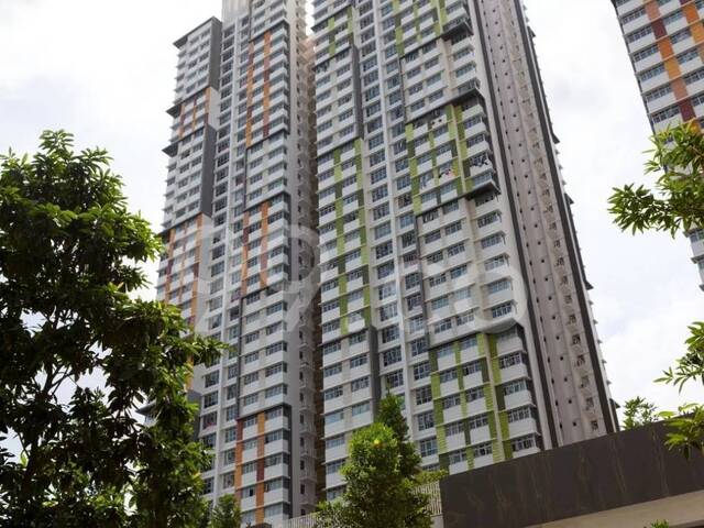 Master bedroom looking for a female roommate