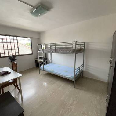 Blk661 Yishun Jumbo HDB big common room for rent