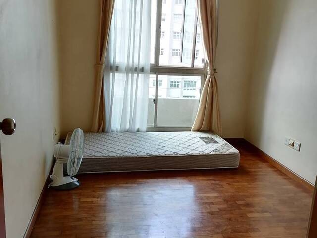 Yishun Condo common room to rent