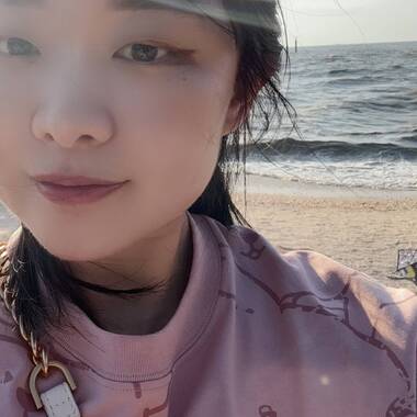 Ivy is looking for a room in CBD