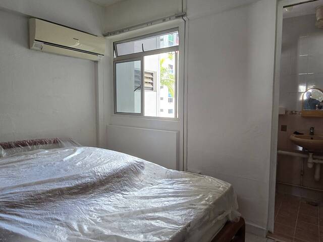 CHEAP! (2+1)  Blk 702 Yishun Ave 5 - Yishun MRT! North Point, Chong Pang Market; Partial Furnished