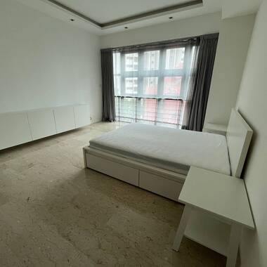 Spacious and chic studio unit in Orchard / River Valley