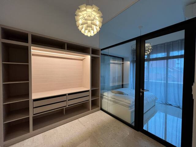 Room with balcony and private bathroom in Orchard / River Valley