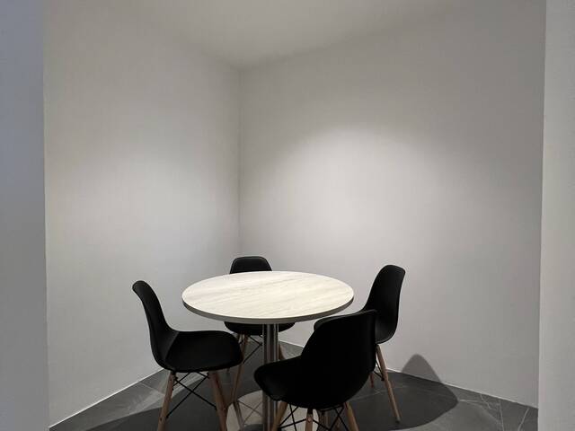 Room with balcony and private bathroom in Orchard / River Valley