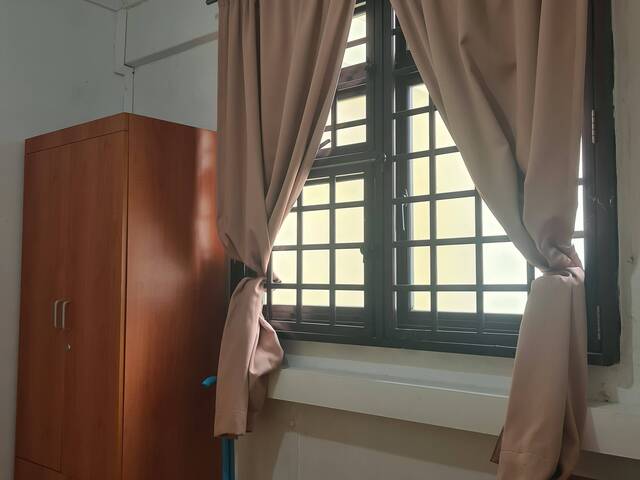 6 Two Air-con rooms & a Bed space for male Tenants to stay. 3 mins walk to Braddell mrt stn