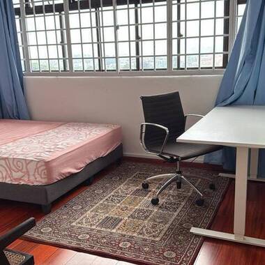 Near Farrer Road MRT! Common room at 1 Queen's Road for rent! Aircon wifi!