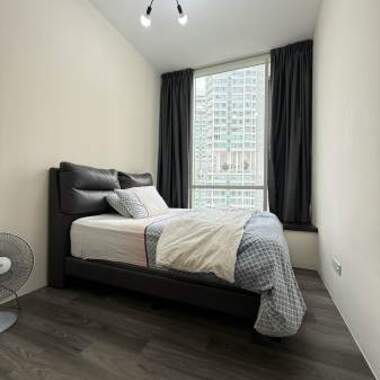 Near Great World City MRT! Common room at The Cosmopolitan for rent! Aircon wifi!