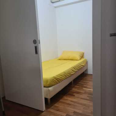 9 A small Air-con Room without window for Male tenant only , 3 mins walk to Braddell mrt stn .