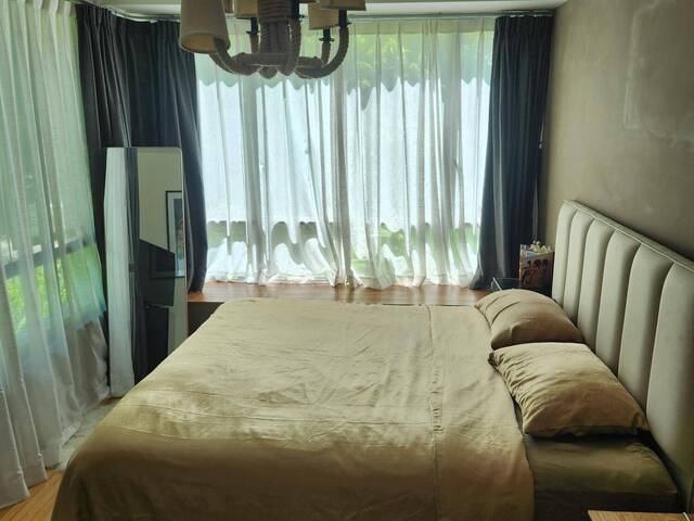 Superb unit (2 BR) with spacious Patio - 3min walk from MRT