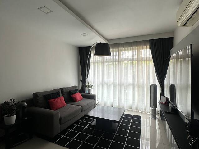 Common room, 4 min to Sengkang mrt, shared bathroom