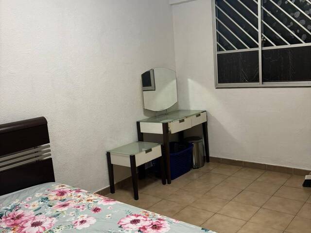 Near Yishun MRT! Common room at 204 yishun street 21 for rent! Wifi available!