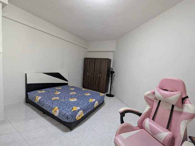 Yishun Common Room for rent