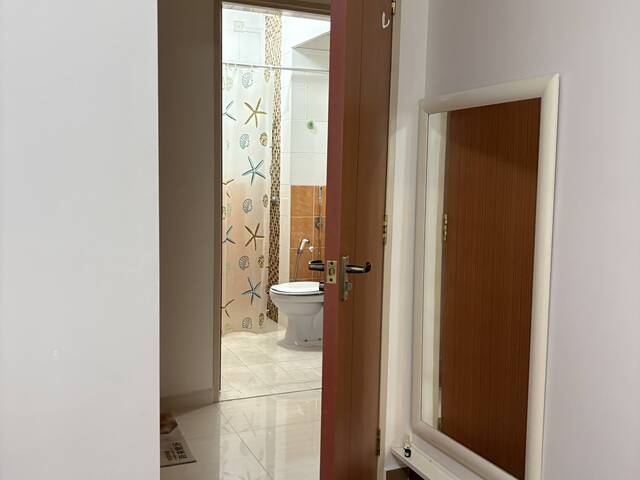 No Live-in Owner. Female Environment. Quiet and Cosy room.