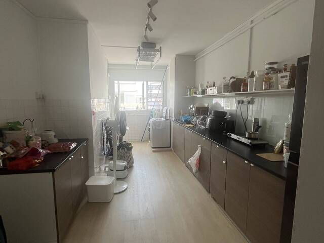 🏠 Common Room with Private Bathroom (High Floor, Windy & Well-Connected)