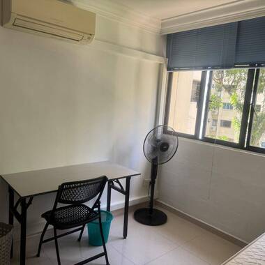 Blk 428 AMK - $900 for 1 guy (aircon wifi) - RENOVATED ROOM - walk to MRT