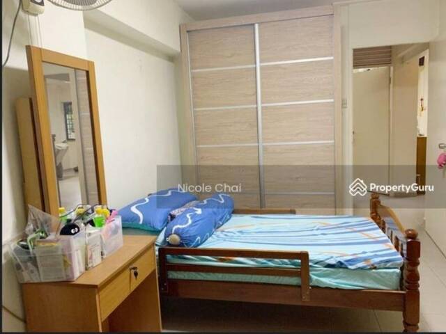 Blk 22 Queen's Close - $900 for 1 lady (aircon + wifi)