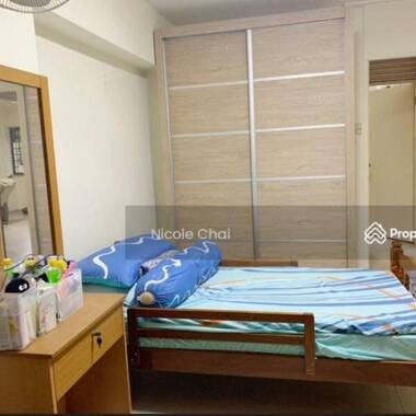 Blk 22 Queen's Close - $900 for 1 lady (aircon + wifi)