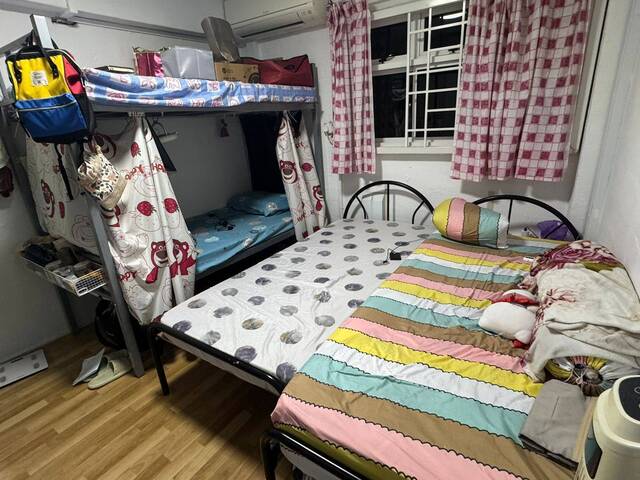 SHARE ROOM @ Blk 8 Holland - $550 for 1 lady (aircon wifi)