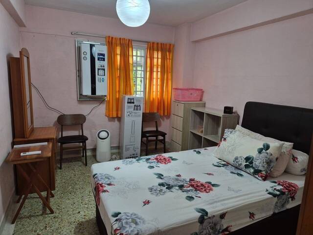 Near Holland Village MRT! Common room at 2 holland avenue for rent! Aircon wifi!