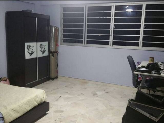 Common room at 288 yishun avenue 6 for rent! Aircon wifi!