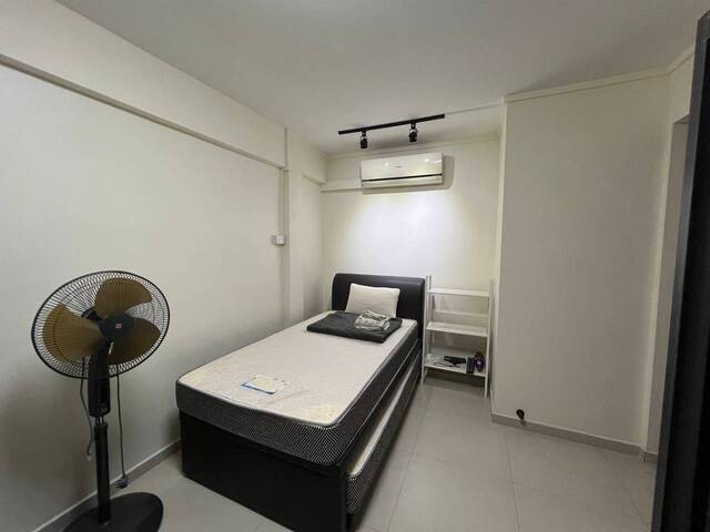 Spacious room for rent - SHARING UNIT