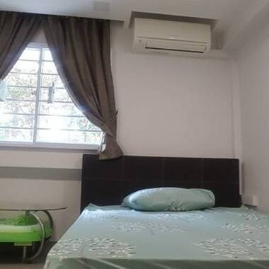 Common room at 49 Whampoa south for rent! Aircon wifi!