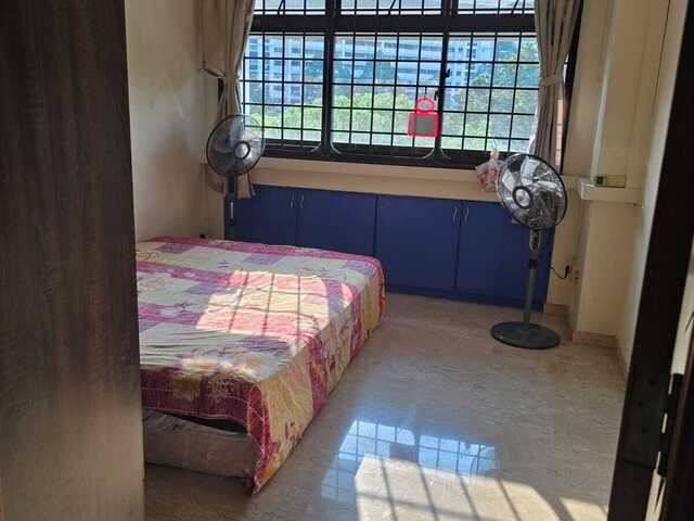 Common room for rent near admirality