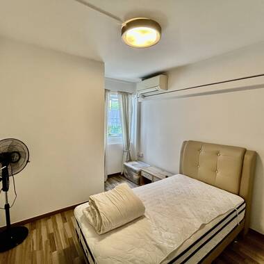 3 bedrooms. Newly refurbished flat with modern renovation