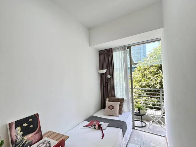 Condo Room With Outdoor Balcony - MBFC/Asia Square/Marina One/MBS