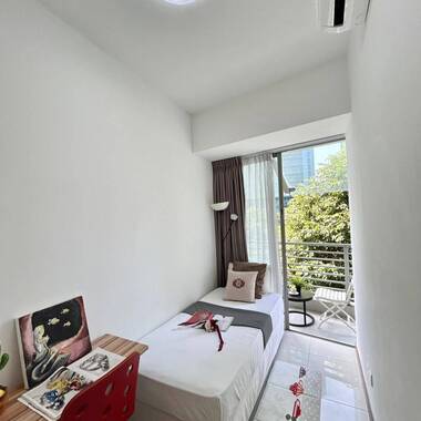 Condo Room With Outdoor Balcony - MBFC/Asia Square/Marina One/MBS