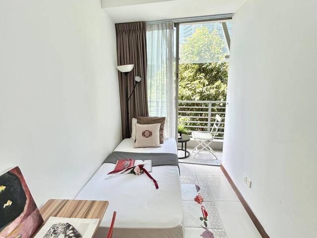 Condo Room With Outdoor Balcony - MBFC/Asia Square/Marina One/MBS