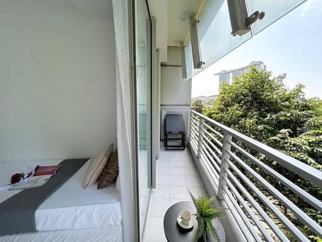 Condo Room With Outdoor Balcony - MBFC/Asia Square/Marina One/MBS
