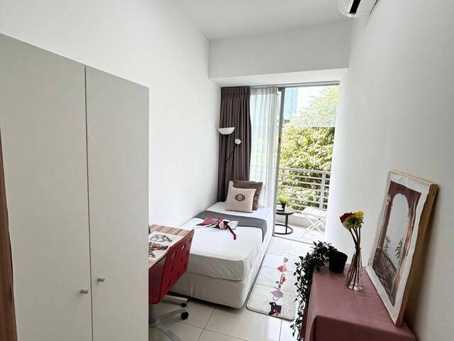 Condo Room With Outdoor Balcony - MBFC/Asia Square/Marina One/MBS