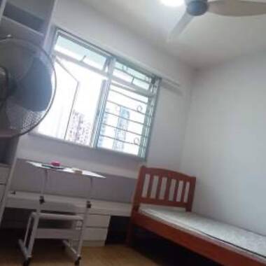 Common room at 174a edgedale plains for rent! Aircon wifi!