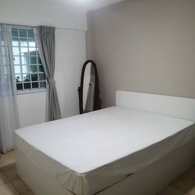 Common room at 33 marine crescent for rent! Aircon wifi!
