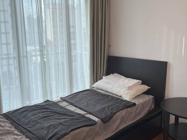 A common room for rent-direct bus access to Lavender, Bugis and Orchard