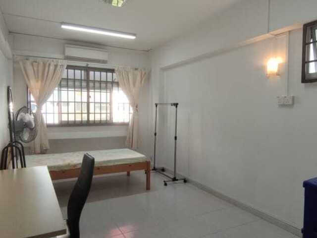 Looking for female roommate – share Choa Chu Kang common room