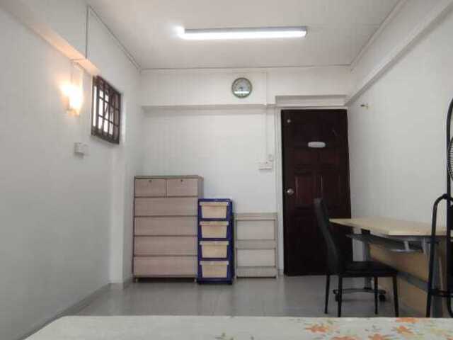 Looking for female roommate – share Choa Chu Kang common room