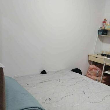 Common room at 111b plantation crescent for rent! Aircon wifi!