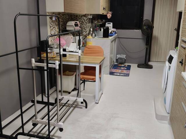 BIG ROOM FOR LADY FOR RENT @ TOA PAYOH LOR 7